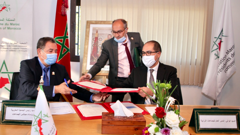 مشروع "ميزة جماعة مواطنة": التوقيع على اتفاقية شراكة بين الجمعية المغربية لرؤساء مجالس الجماعات وجمعية تاركة لتنفيذ المشروع بالجماعات